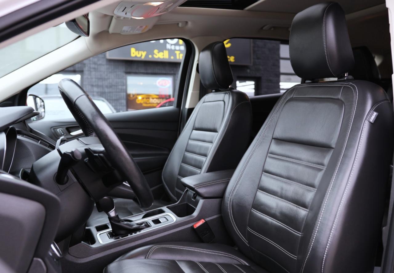 2018 Ford Escape TITANIUM-AWD/NAV/LEATHER/PANOROOF/B CAM/KEYLESS/R Photo