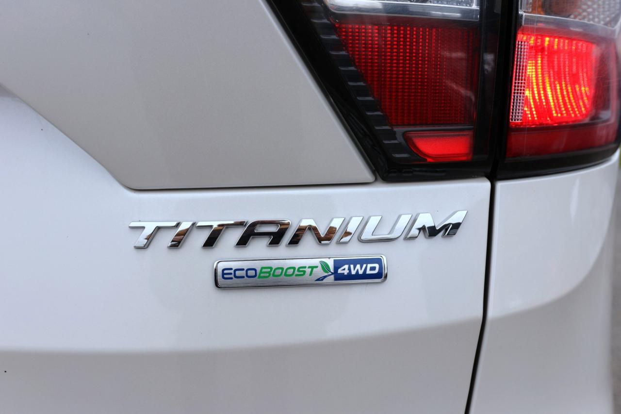 2018 Ford Escape TITANIUM-AWD/NAV/LEATHER/PANOROOF/B CAM/KEYLESS/R Photo