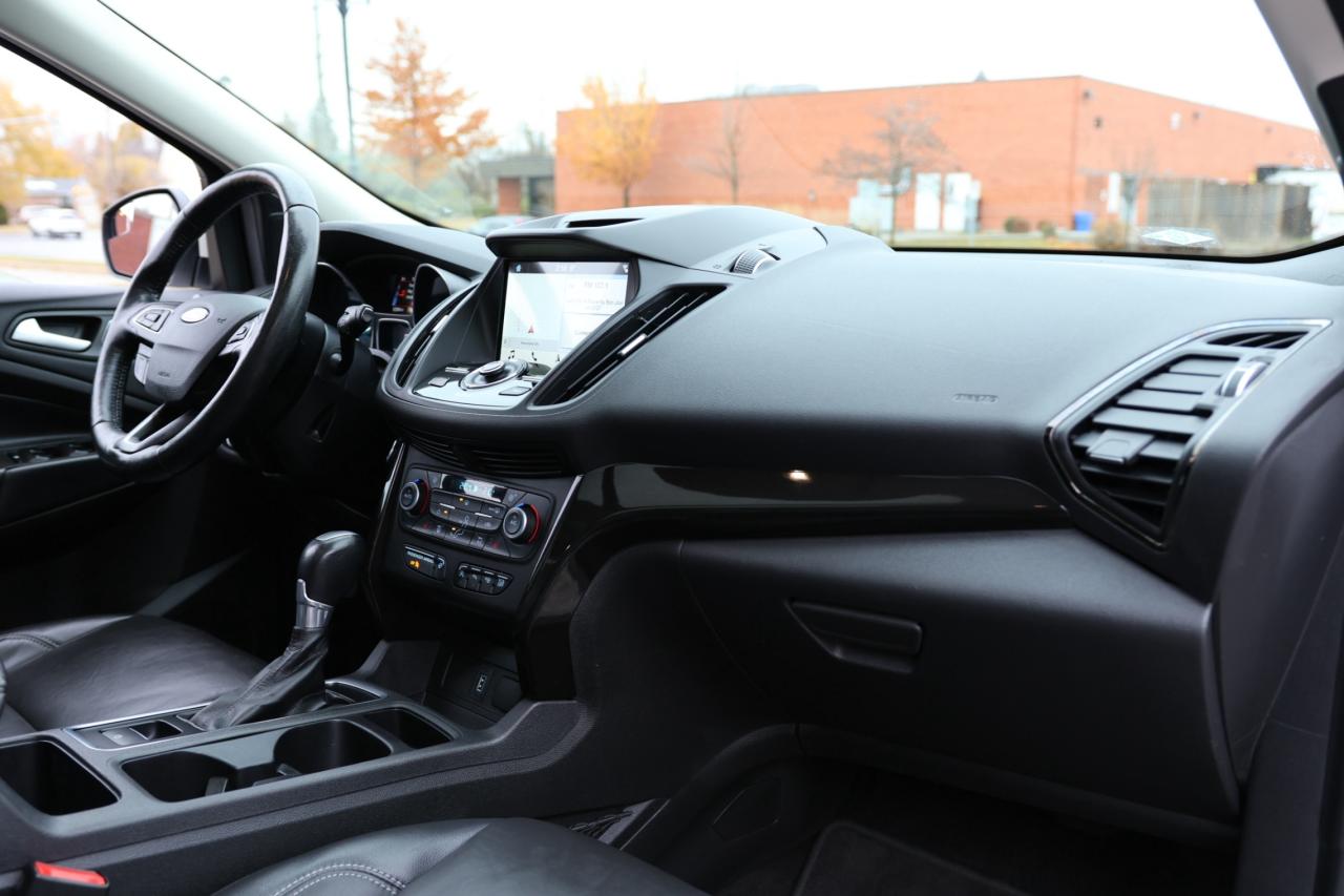 2018 Ford Escape TITANIUM-AWD/NAV/LEATHER/PANOROOF/B CAM/KEYLESS/R Photo