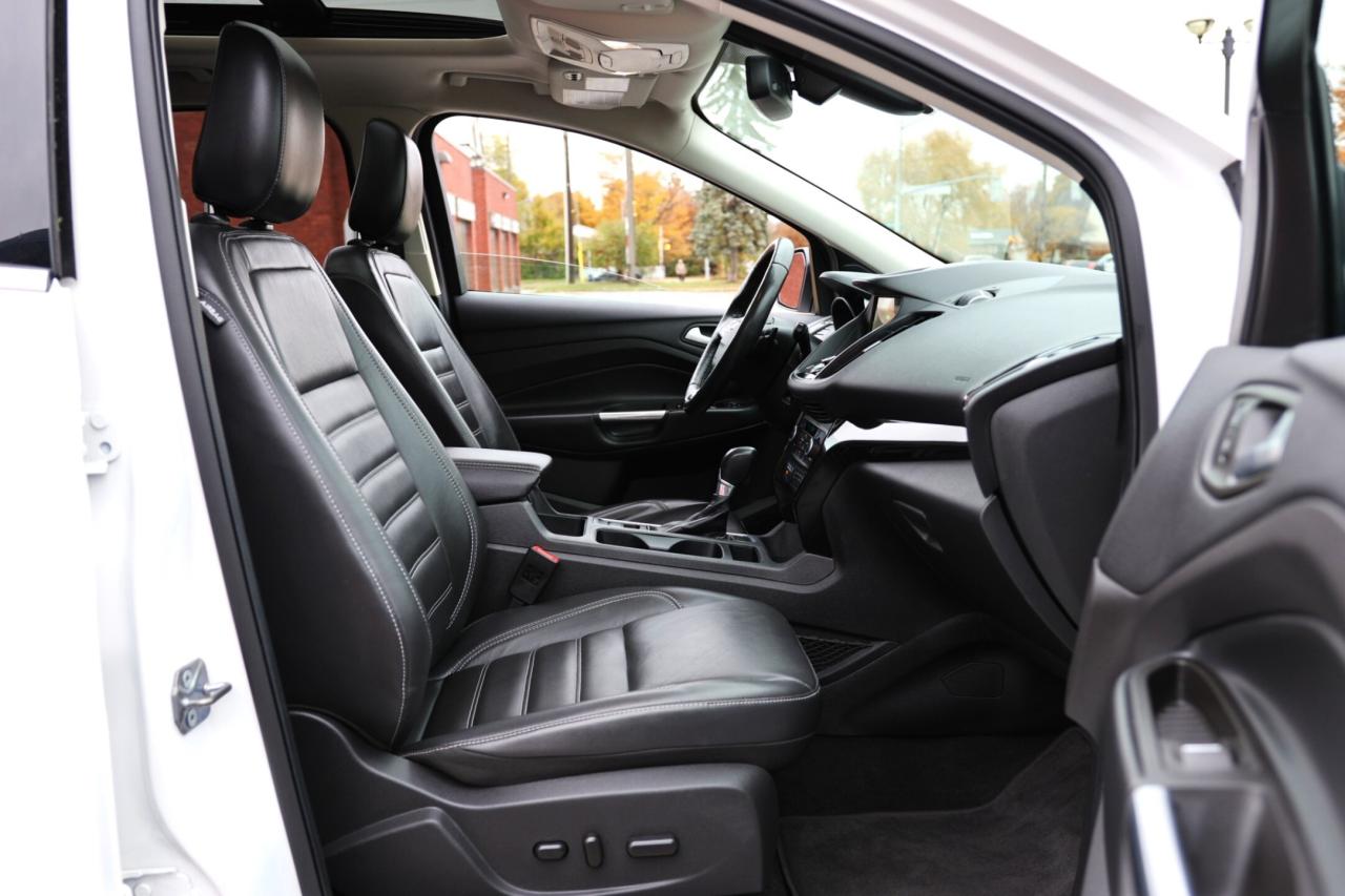 2018 Ford Escape TITANIUM-AWD/NAV/LEATHER/PANOROOF/B CAM/KEYLESS/R Photo