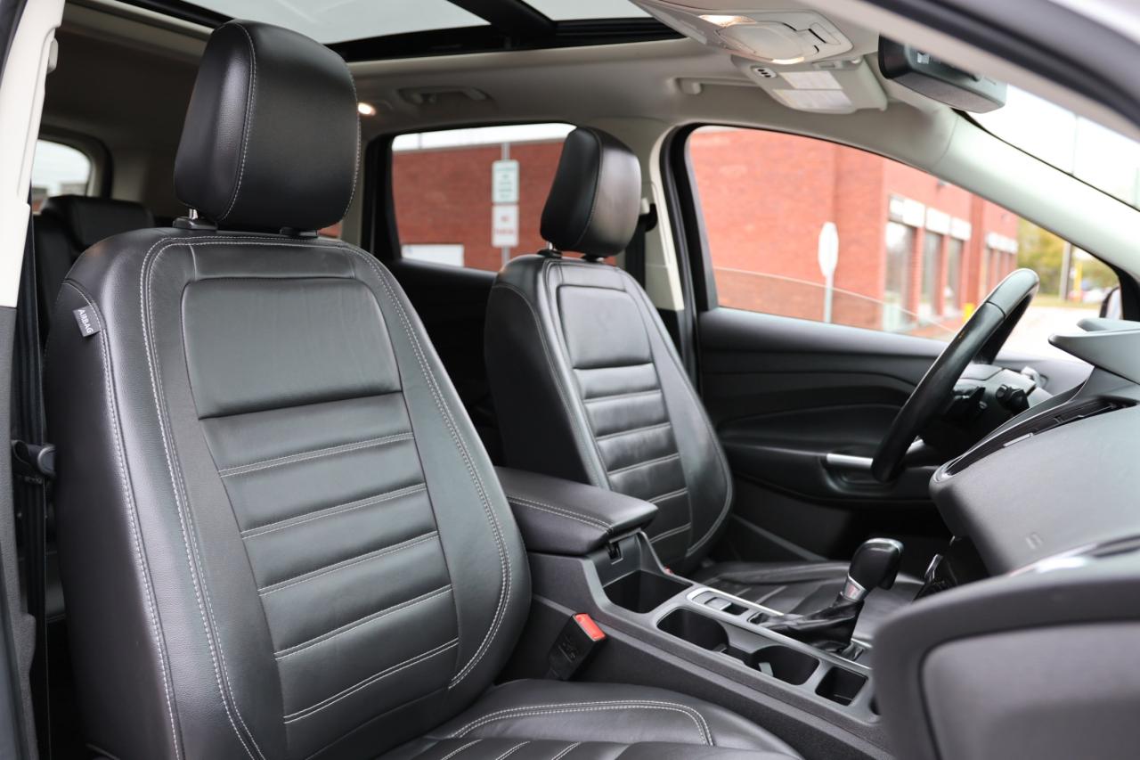 2018 Ford Escape TITANIUM-AWD/NAV/LEATHER/PANOROOF/B CAM/KEYLESS/R Photo