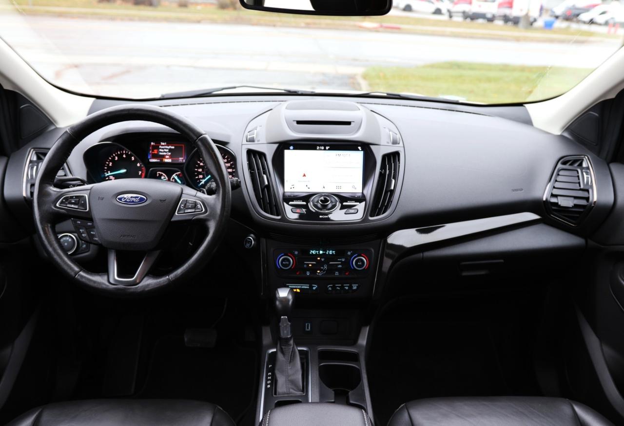 2018 Ford Escape TITANIUM-AWD/NAV/LEATHER/PANOROOF/B CAM/KEYLESS/R Photo