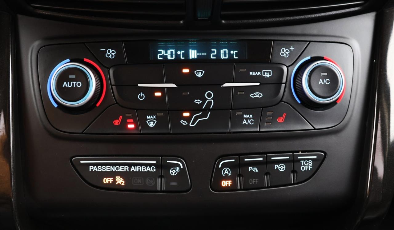 2018 Ford Escape TITANIUM-AWD/NAV/LEATHER/PANOROOF/B CAM/KEYLESS/R Photo