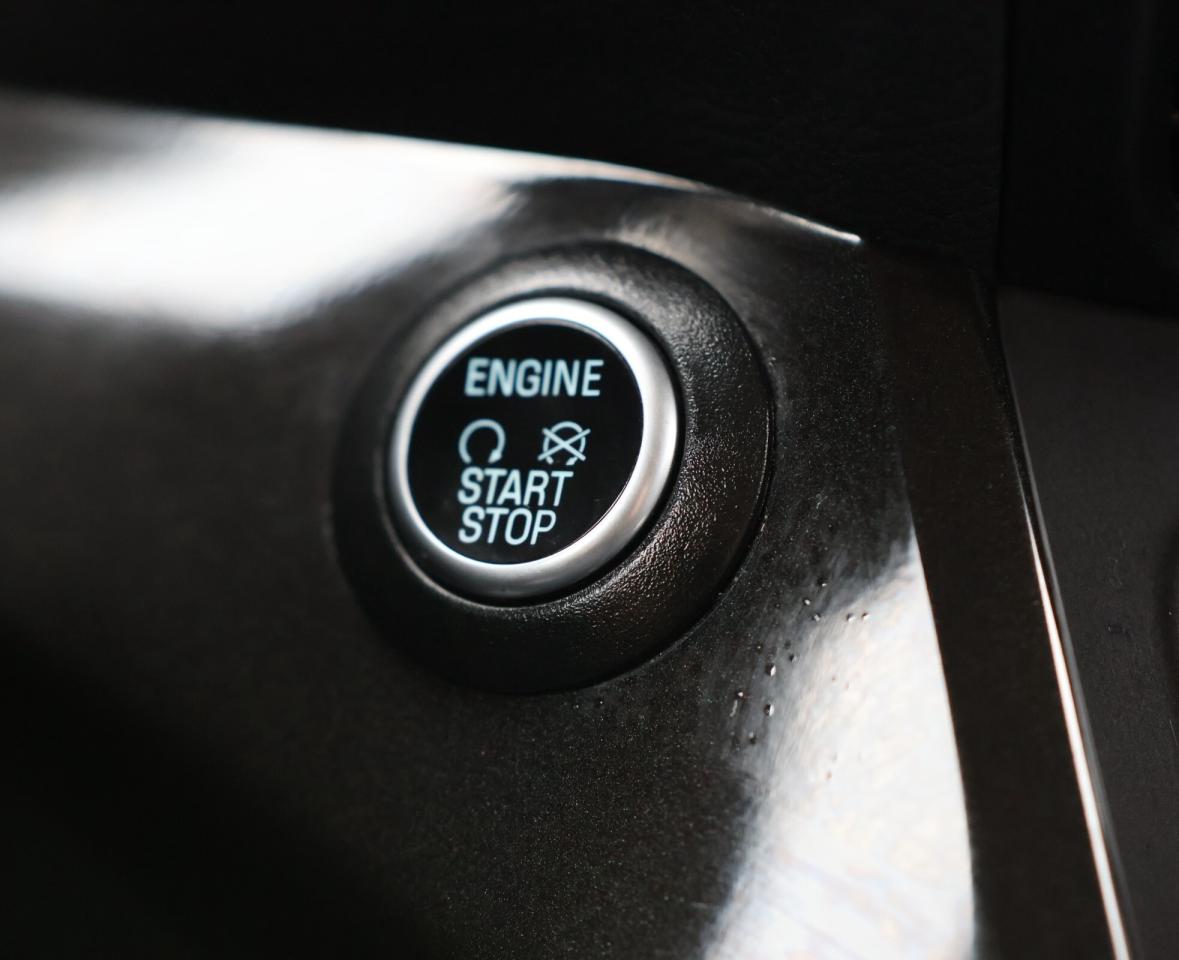 2018 Ford Escape TITANIUM-AWD/NAV/LEATHER/PANOROOF/B CAM/KEYLESS/R Photo