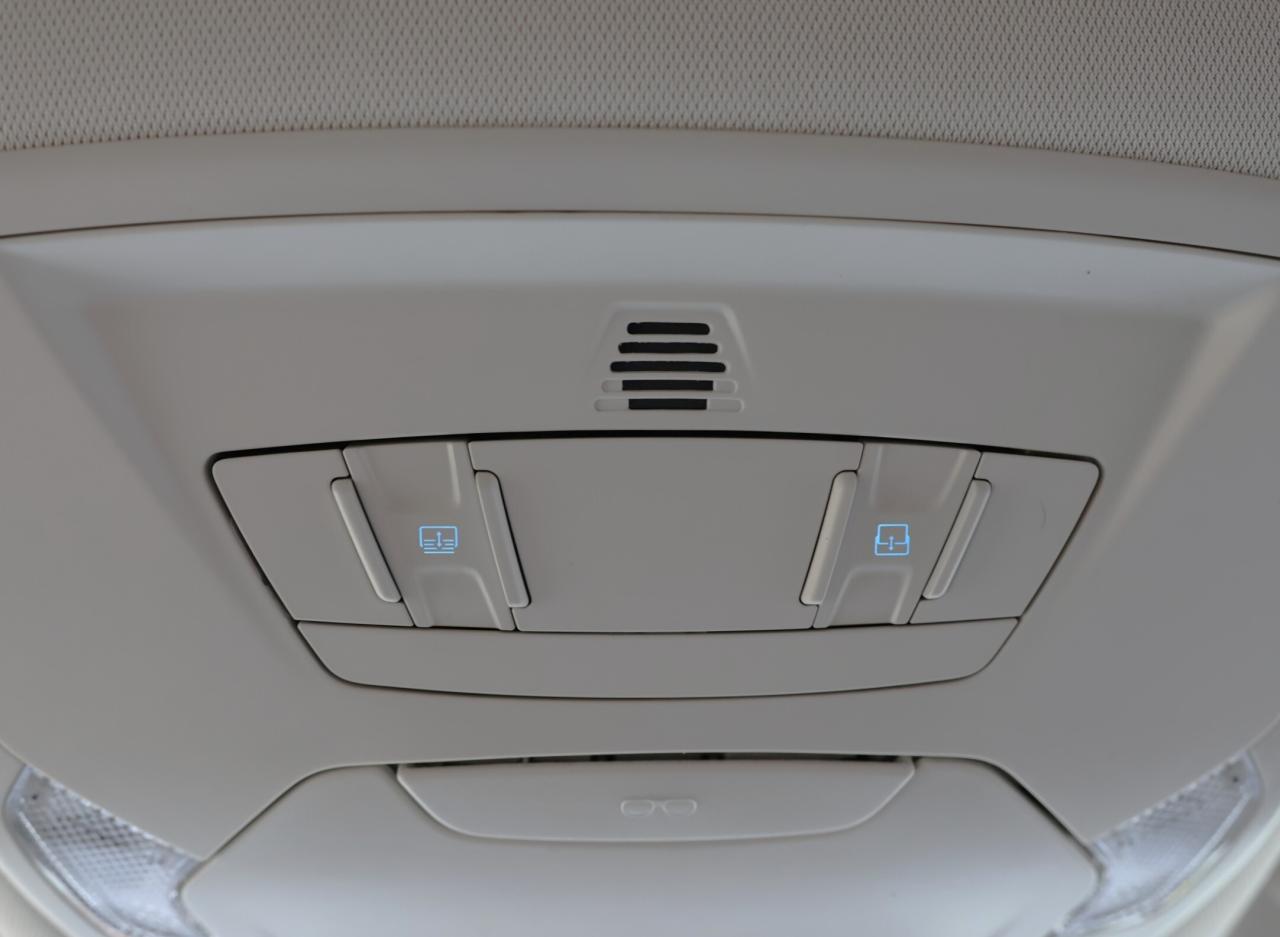 2018 Ford Escape TITANIUM-AWD/NAV/LEATHER/PANOROOF/B CAM/KEYLESS/R Photo