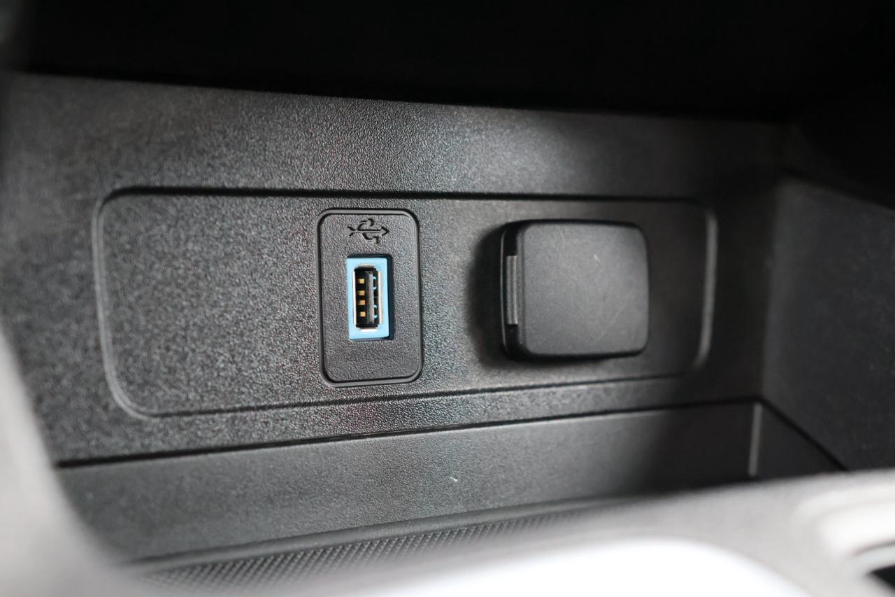 2018 Ford Escape TITANIUM-AWD/NAV/LEATHER/PANOROOF/B CAM/KEYLESS/R Photo