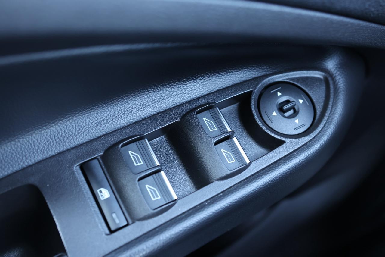 2018 Ford Escape TITANIUM-AWD-R STARTER/NAV/LEATHER/PANOROOF/BCAM/K Photo