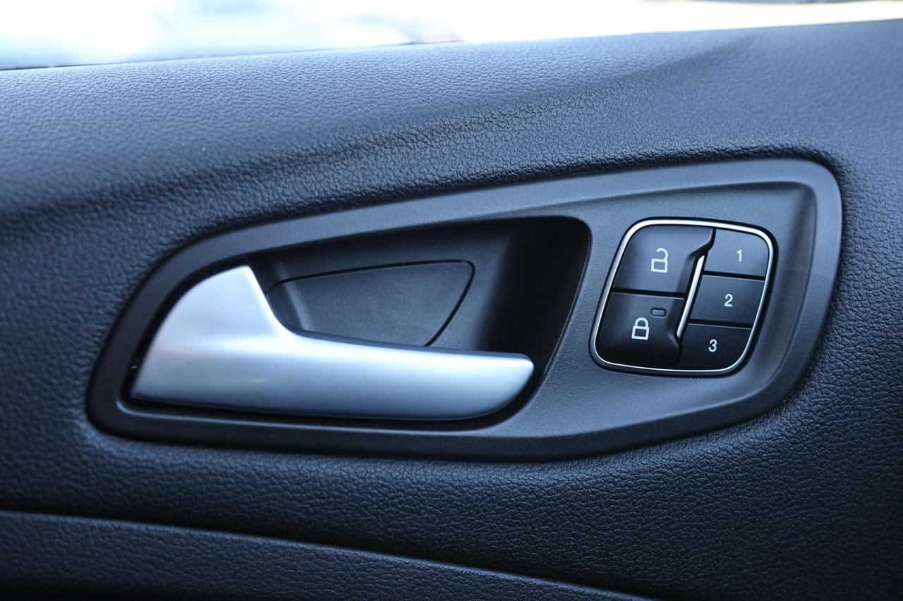 2018 Ford Escape TITANIUM-AWD-R STARTER/NAV/LEATHER/PANOROOF/BCAM/K Photo