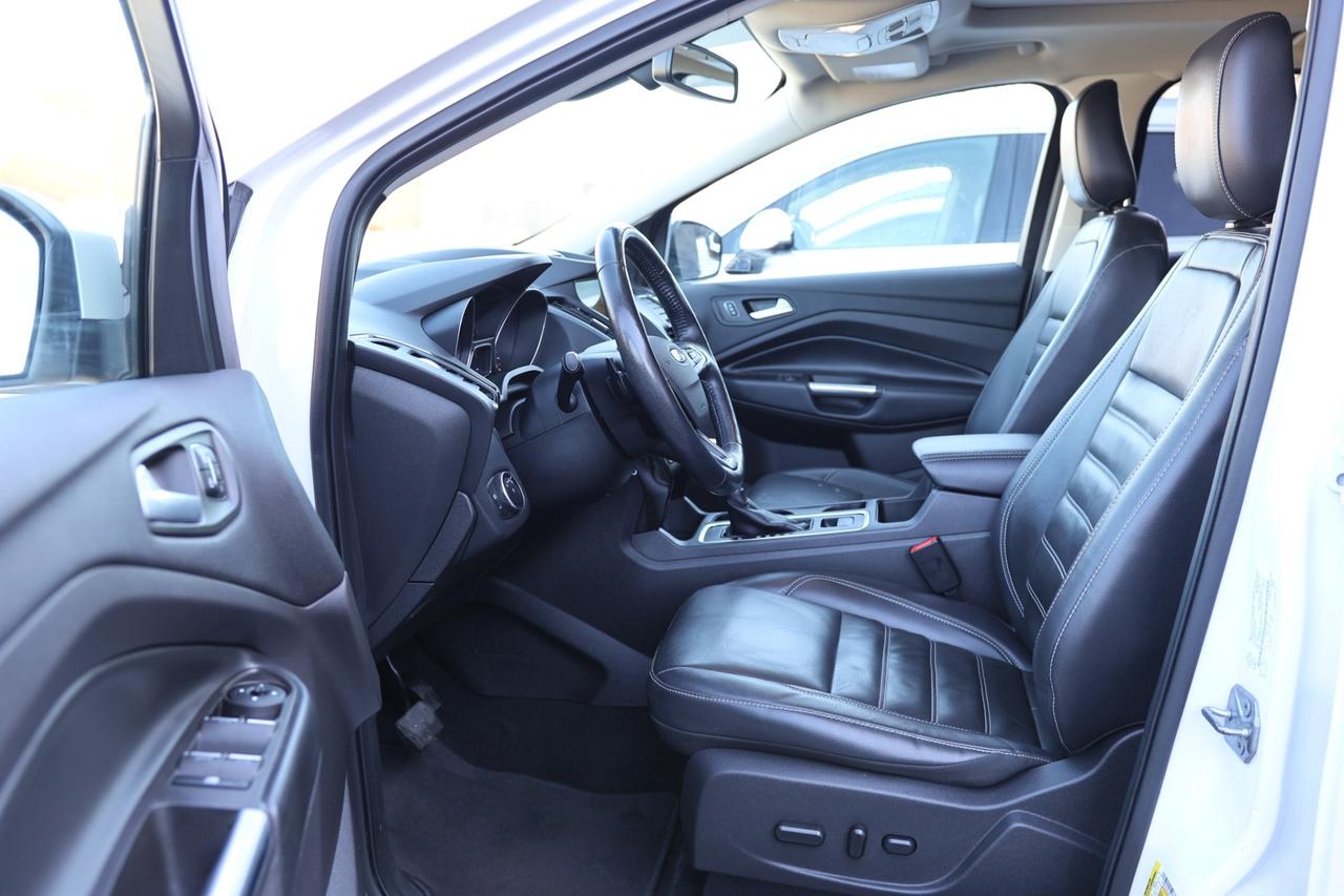 2018 Ford Escape TITANIUM-AWD-R STARTER/NAV/LEATHER/PANOROOF/BCAM/K Photo