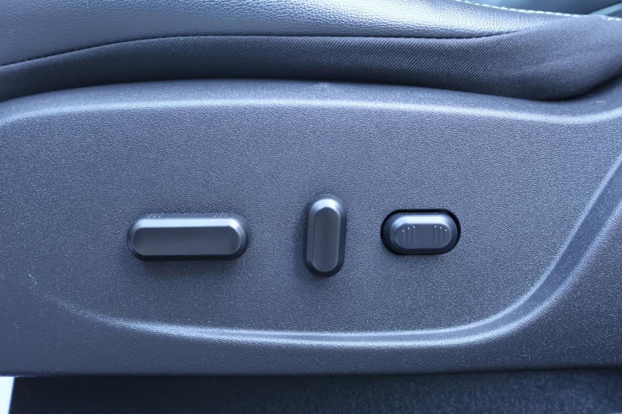 2018 Ford Escape TITANIUM-AWD-R STARTER/NAV/LEATHER/PANOROOF/BCAM/K Photo