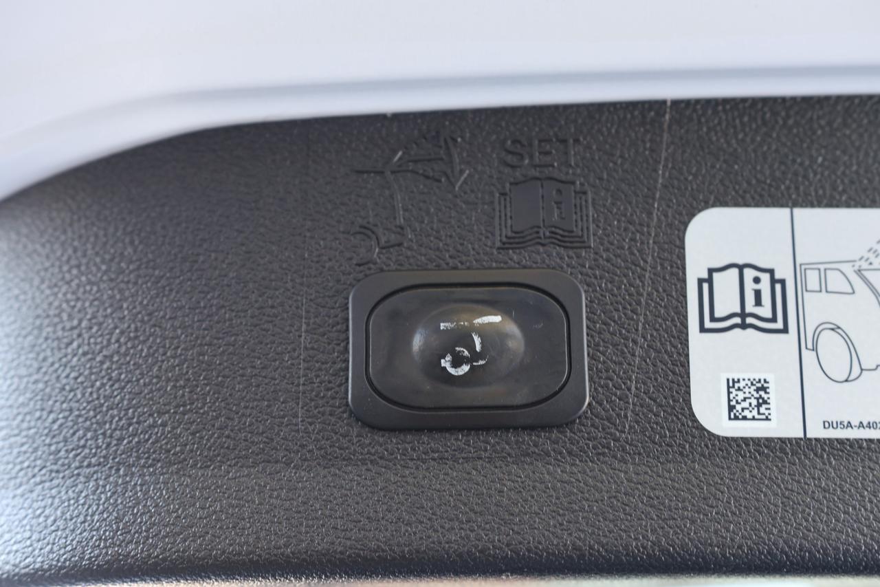 2018 Ford Escape TITANIUM-AWD-R STARTER/NAV/LEATHER/PANOROOF/BCAM/K Photo