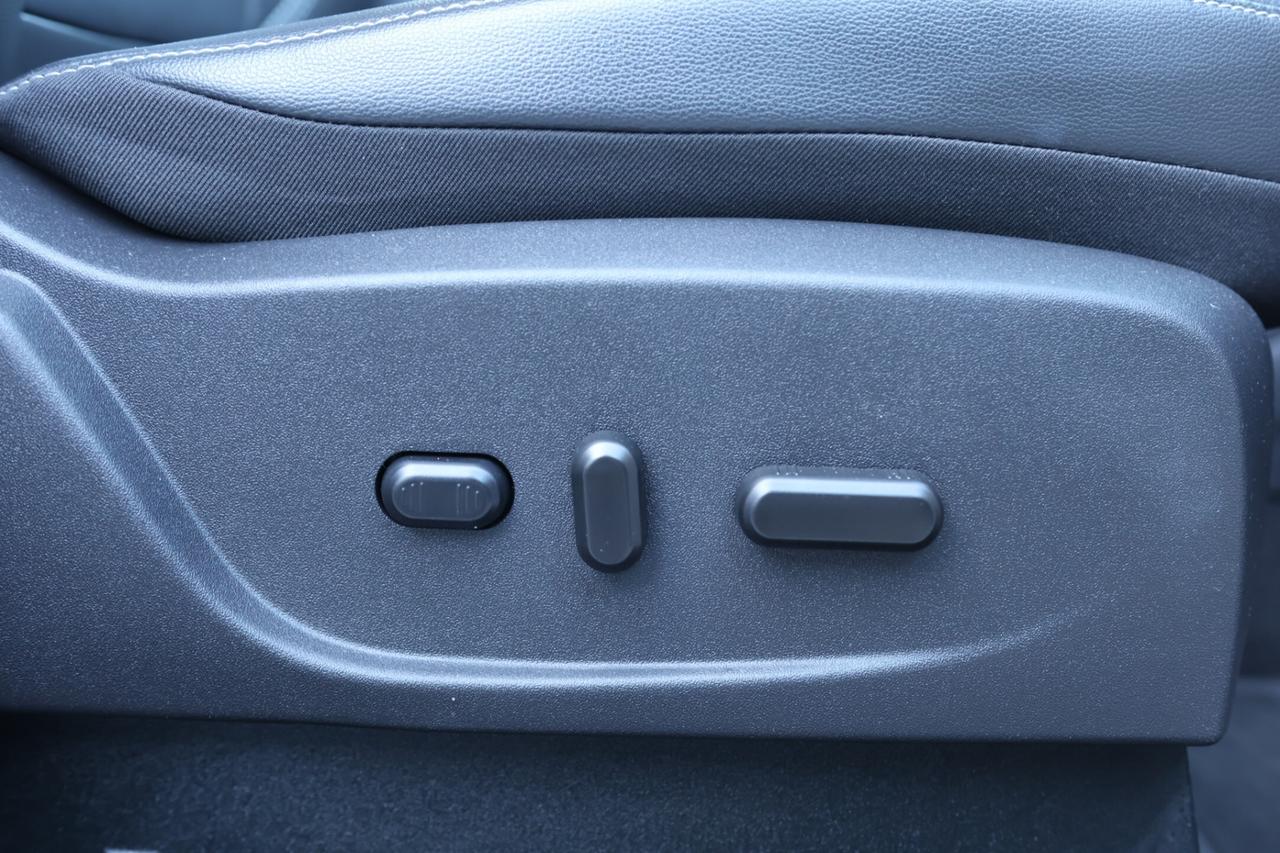 2018 Ford Escape TITANIUM-AWD-R STARTER/NAV/LEATHER/PANOROOF/BCAM/K Photo