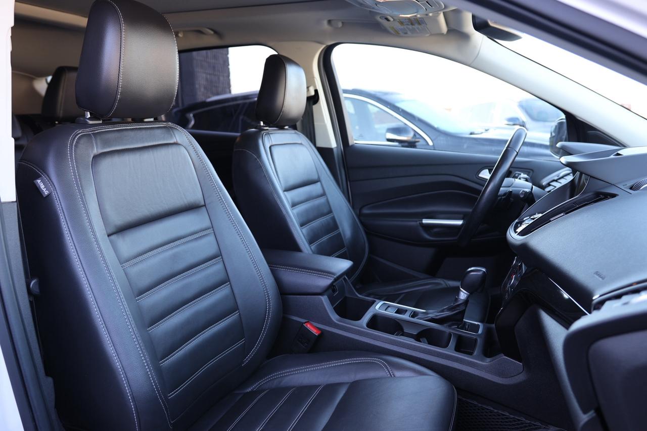 2018 Ford Escape TITANIUM-AWD-R STARTER/NAV/LEATHER/PANOROOF/BCAM/K Photo