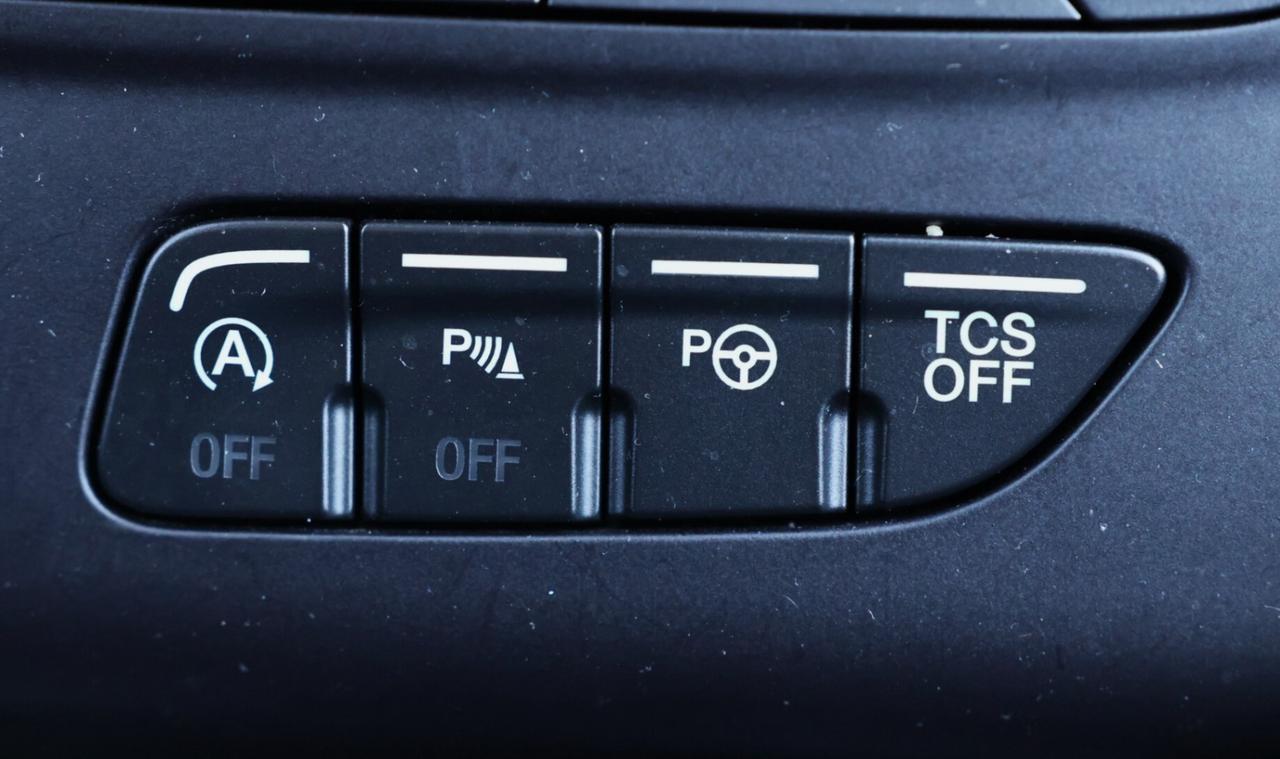 2018 Ford Escape TITANIUM-AWD-R STARTER/NAV/LEATHER/PANOROOF/BCAM/K Photo