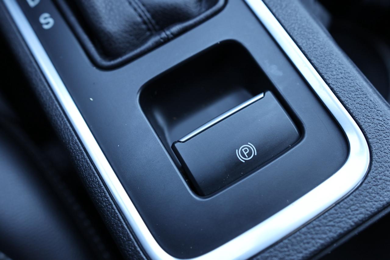 2018 Ford Escape TITANIUM-AWD-R STARTER/NAV/LEATHER/PANOROOF/BCAM/K Photo