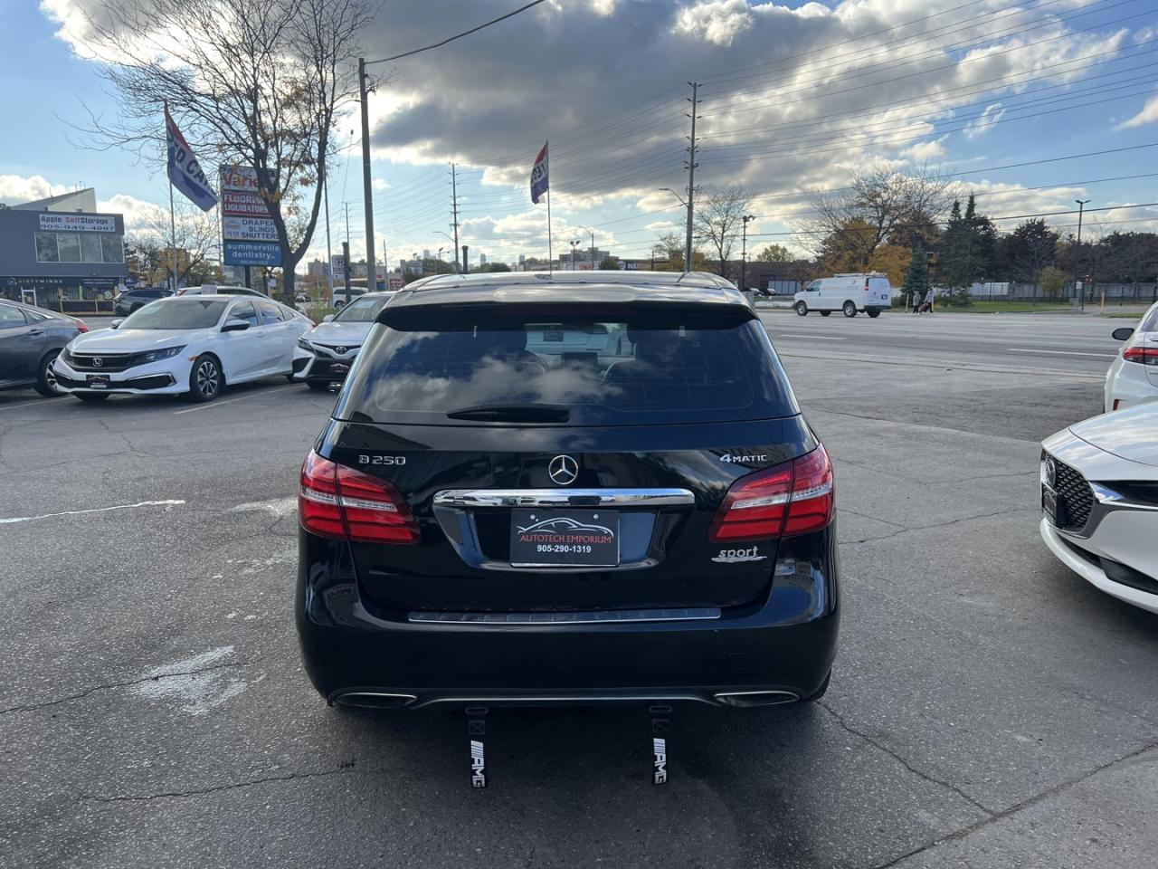 2017 Mercedes-Benz B-Class B250 4Matic / Leather / Sunroof / Dual Climate Photo2