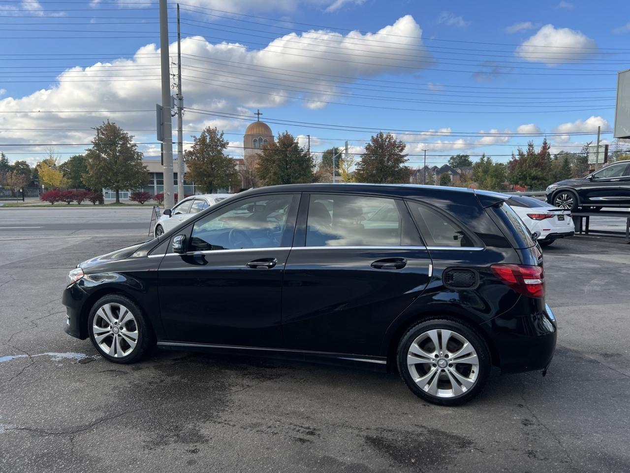 2017 Mercedes-Benz B-Class B250 4Matic / Leather / Sunroof / Dual Climate Photo