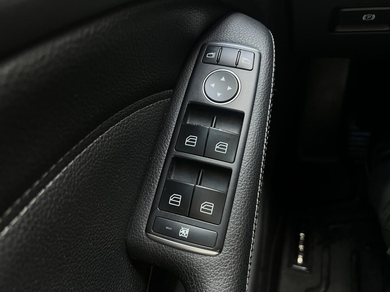 2017 Mercedes-Benz B-Class B250 4Matic / Leather / Sunroof / Dual Climate Photo