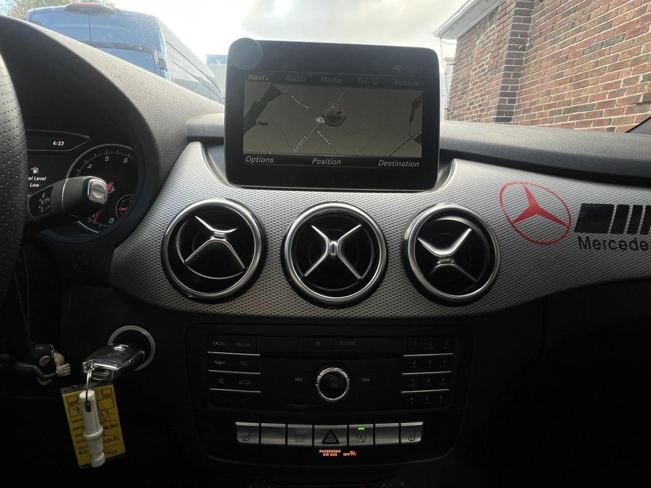 2017 Mercedes-Benz B-Class B250 4Matic / Leather / Sunroof / Dual Climate Photo