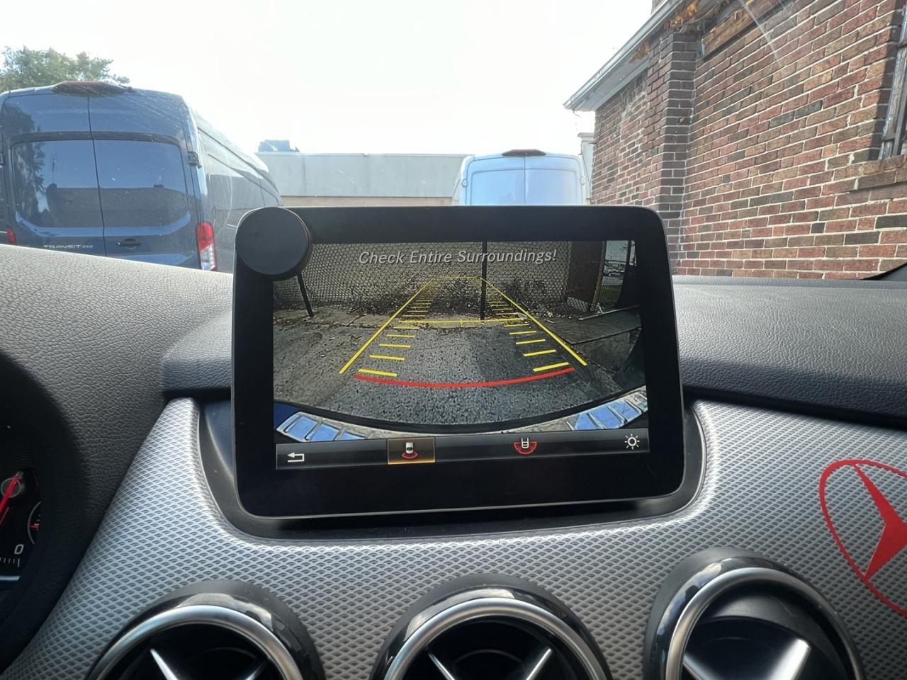 2017 Mercedes-Benz B-Class B250 4Matic / Leather / Sunroof / Dual Climate Photo