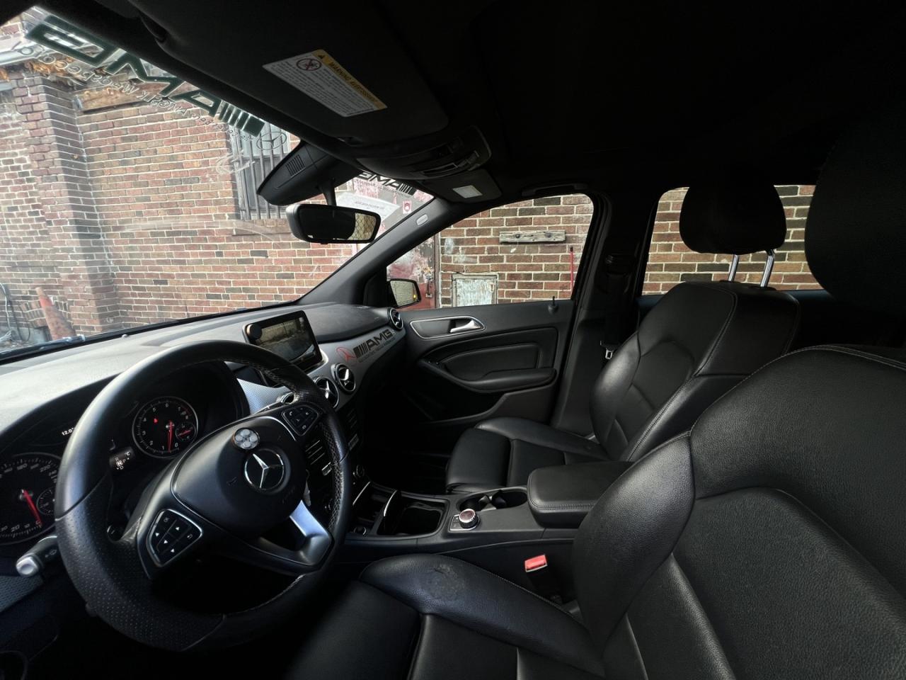 2017 Mercedes-Benz B-Class B250 4Matic / Leather / Sunroof / Dual Climate Photo