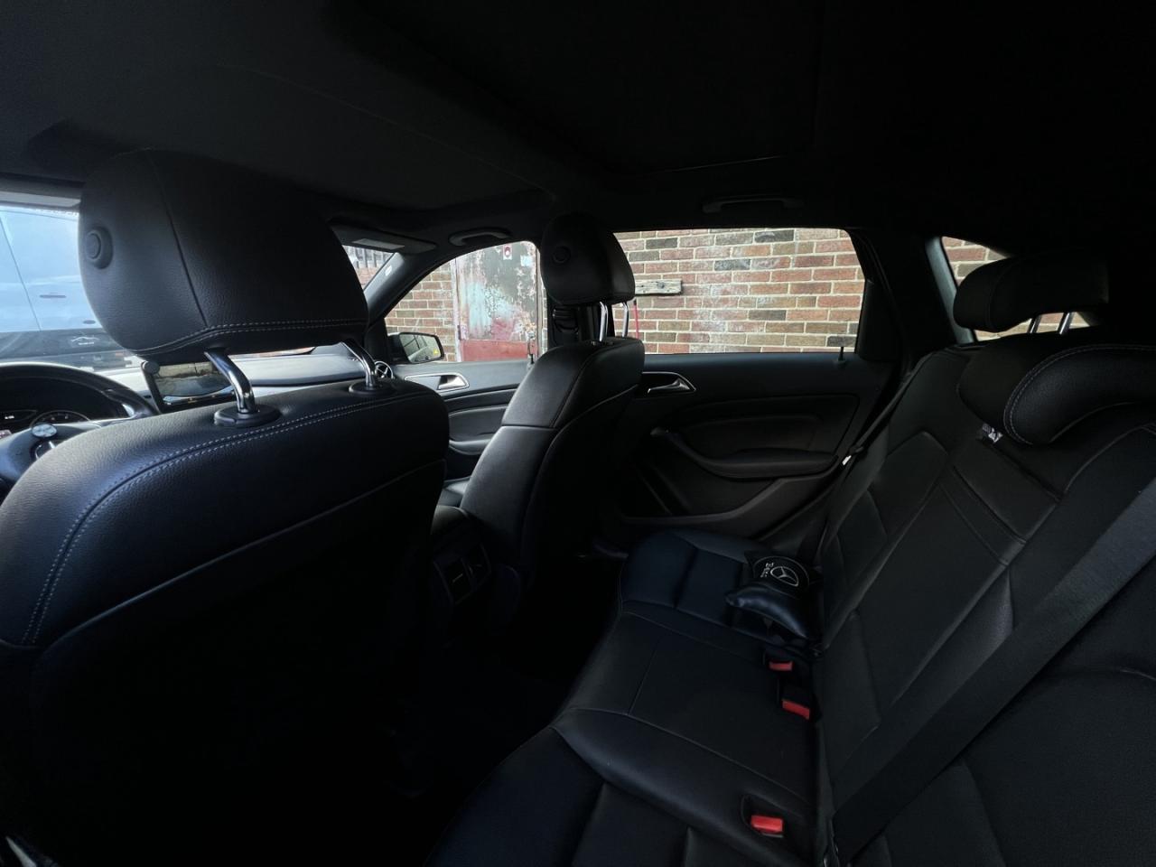 2017 Mercedes-Benz B-Class B250 4Matic / Leather / Sunroof / Dual Climate Photo