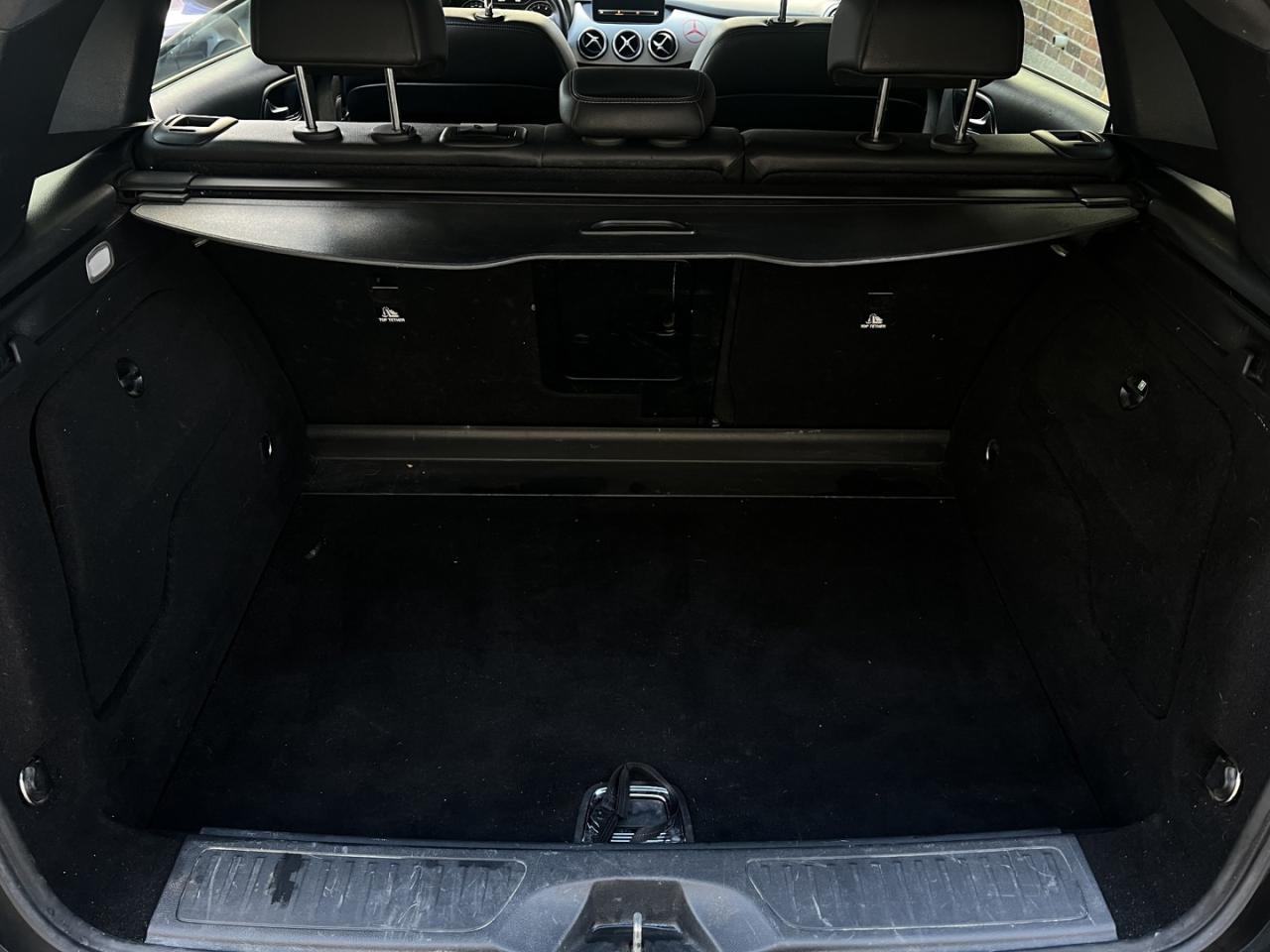 2017 Mercedes-Benz B-Class B250 4Matic / Leather / Sunroof / Dual Climate Photo