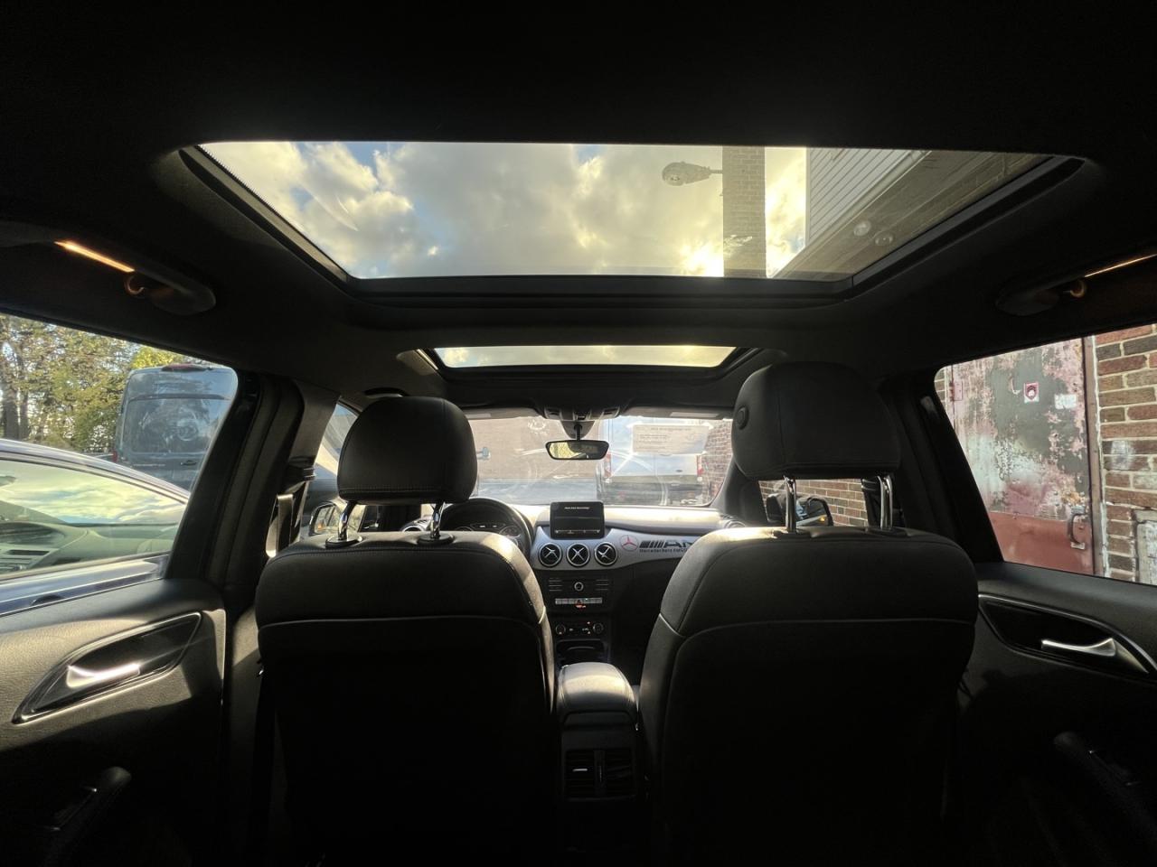 2017 Mercedes-Benz B-Class B250 4Matic / Leather / Sunroof / Dual Climate Photo