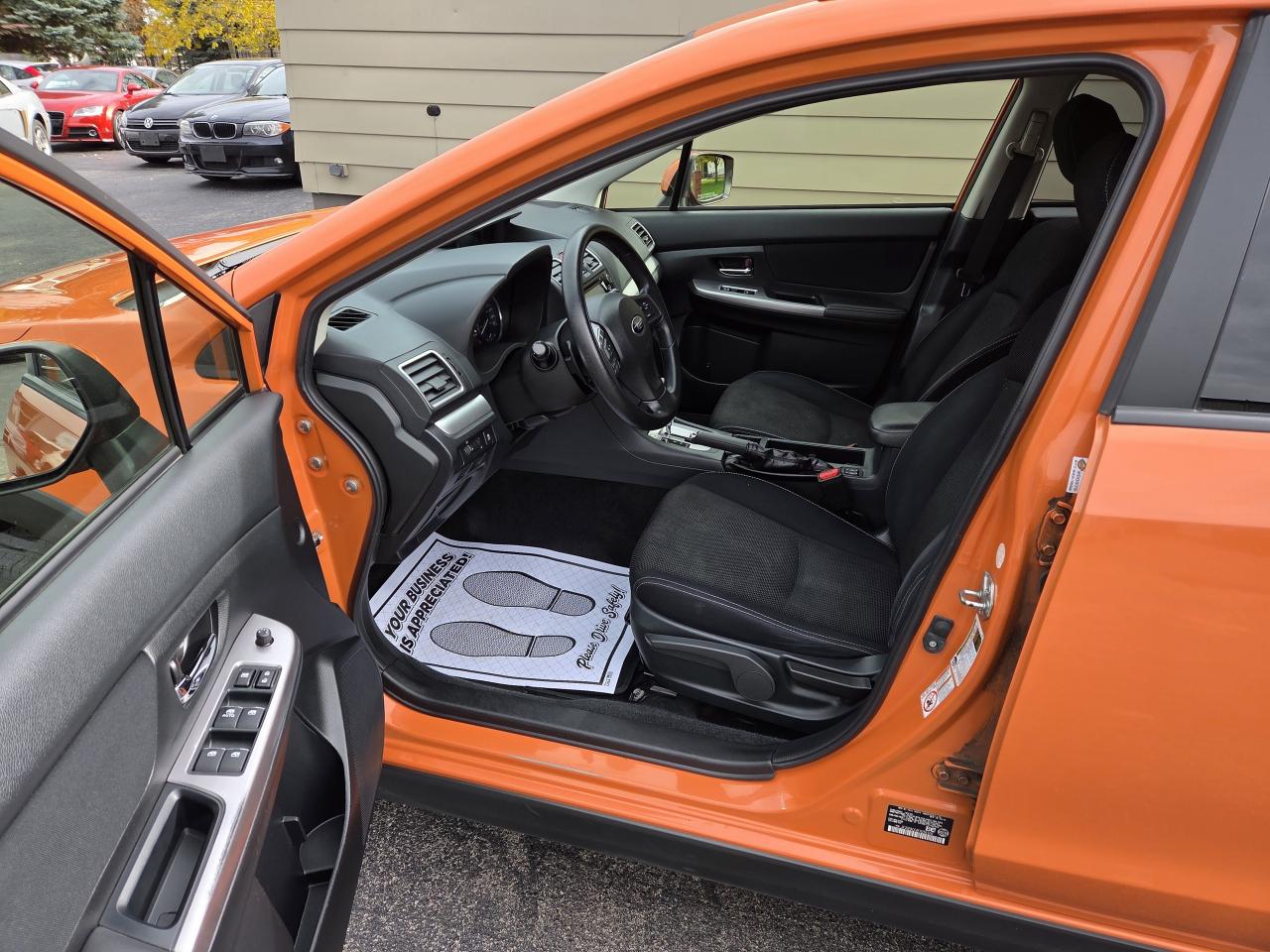 2015 Subaru XV Crosstrek 5dr Auto, 2.0i w/Touring Pkg, Drives Great! Photo3