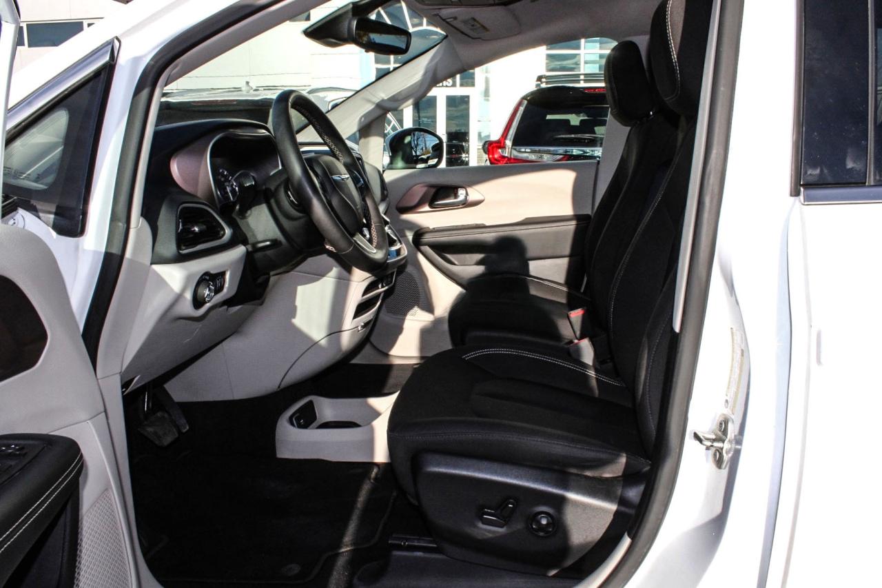 2023 Chrysler Grand Caravan SXT 2WD  SiriusXM BkpCam Photo