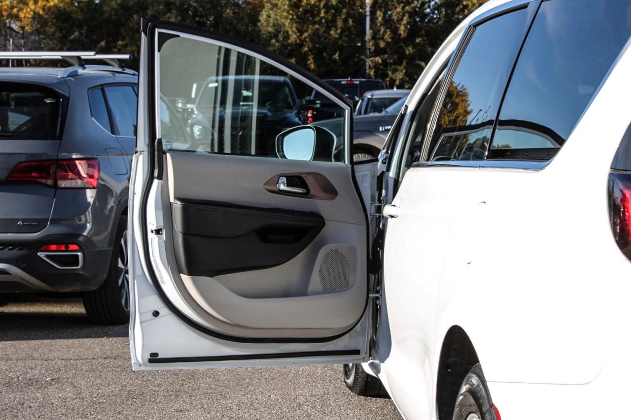 2023 Chrysler Grand Caravan SXT 2WD  SiriusXM BkpCam Photo