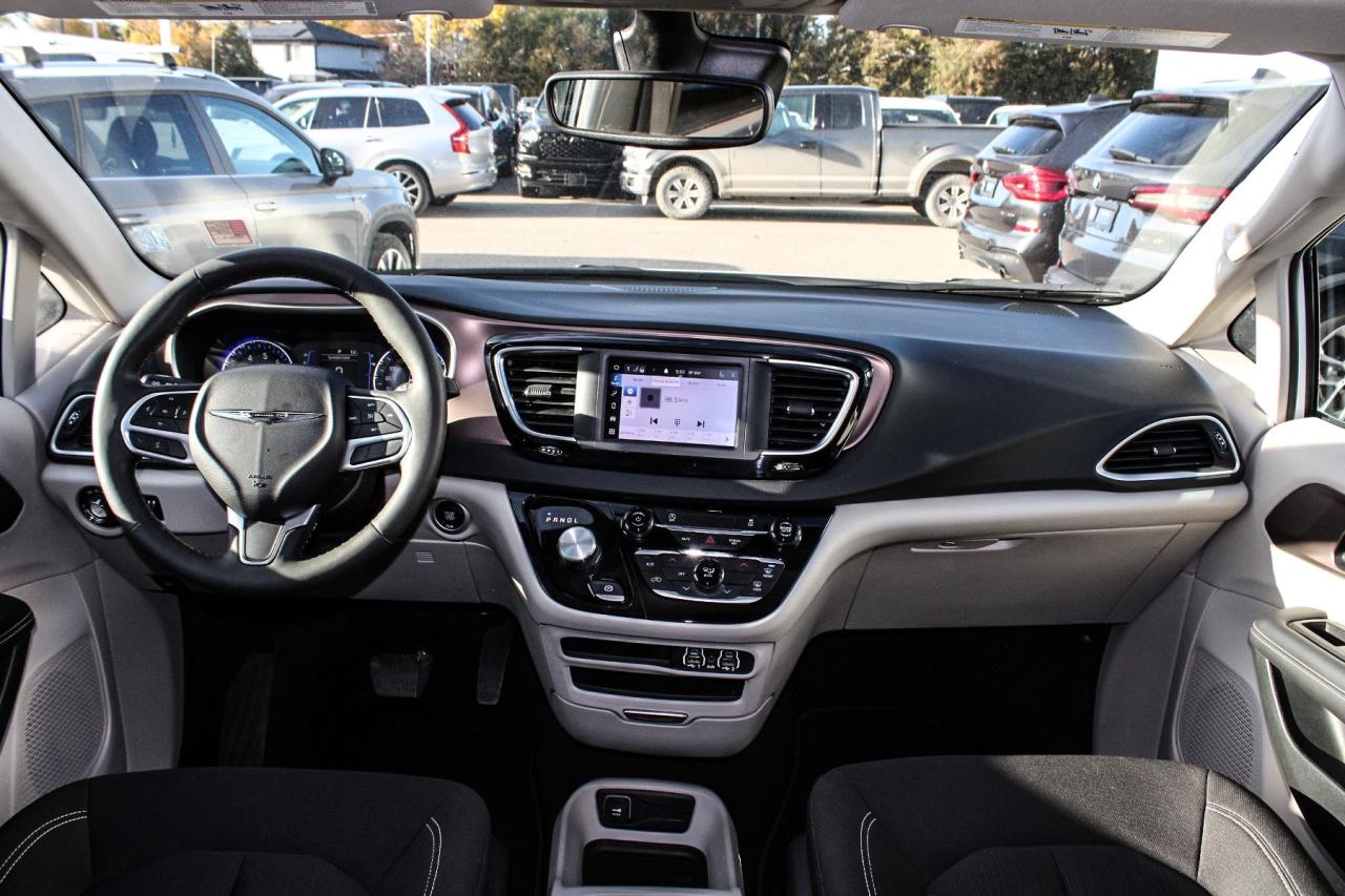 2023 Chrysler Grand Caravan SXT 2WD  SiriusXM BkpCam Photo