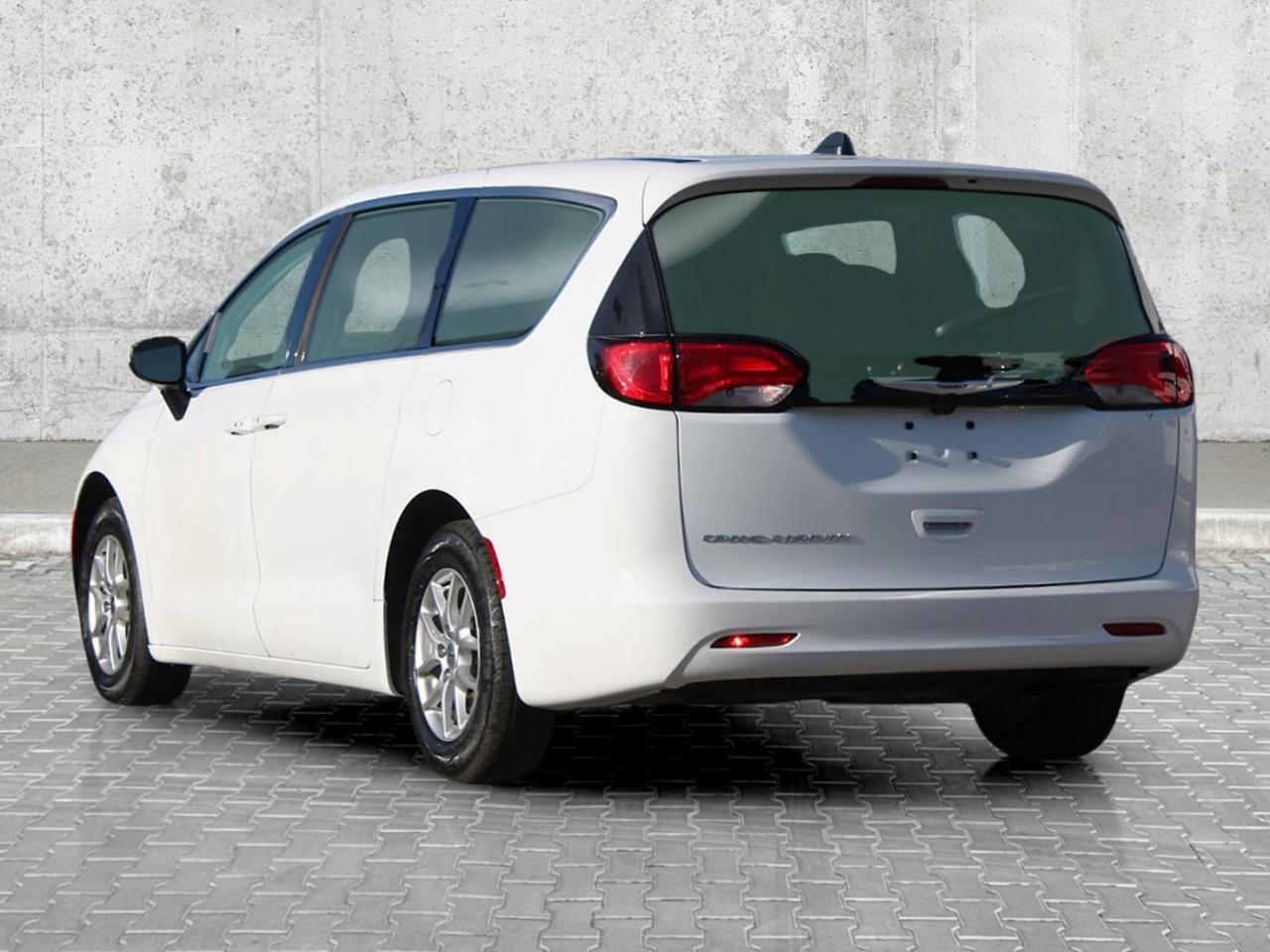 2023 Chrysler Grand Caravan SXT 2WD  SiriusXM BkpCam Photo3