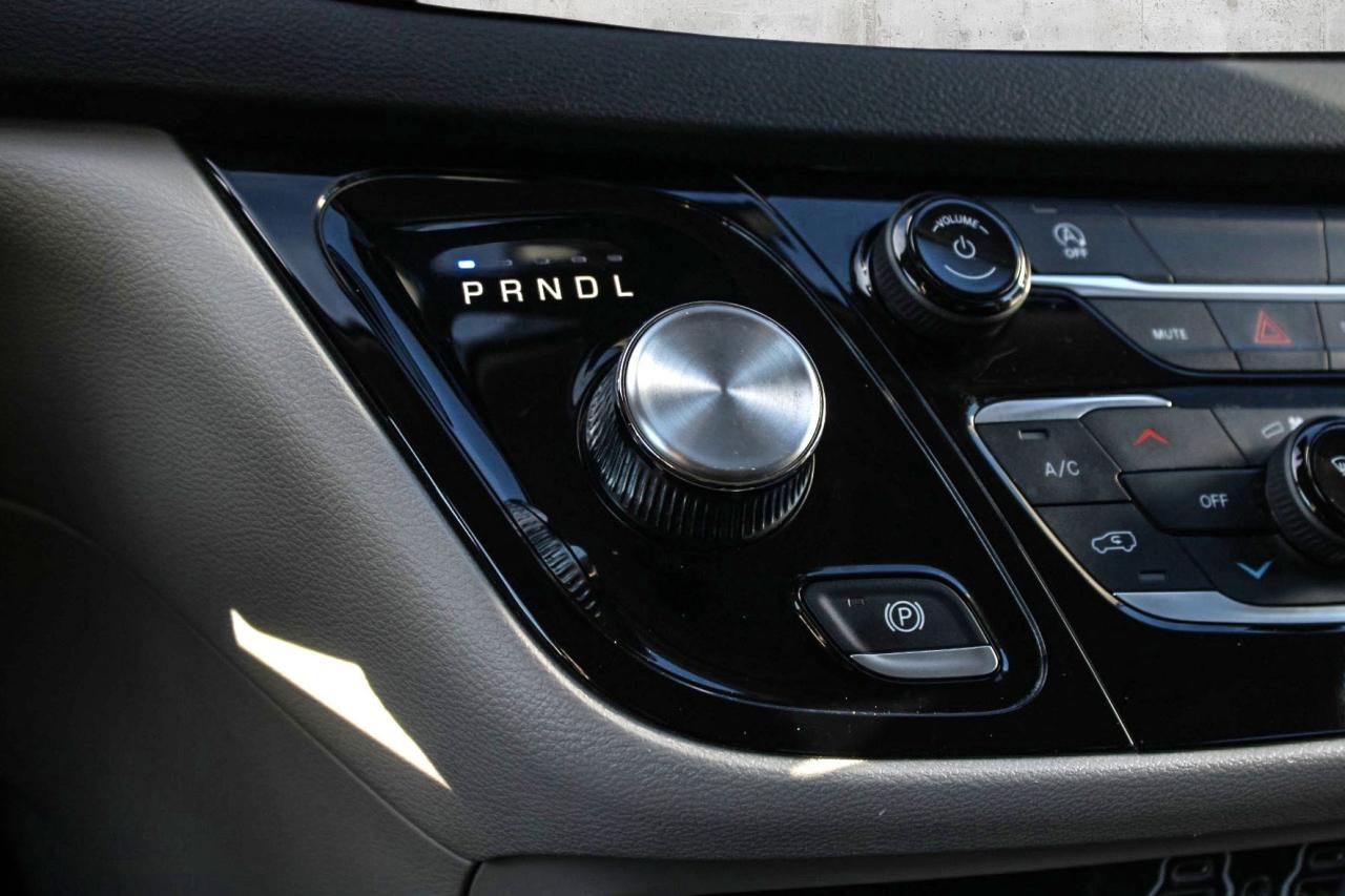 2023 Chrysler Grand Caravan SXT 2WD  SiriusXM BkpCam Photo