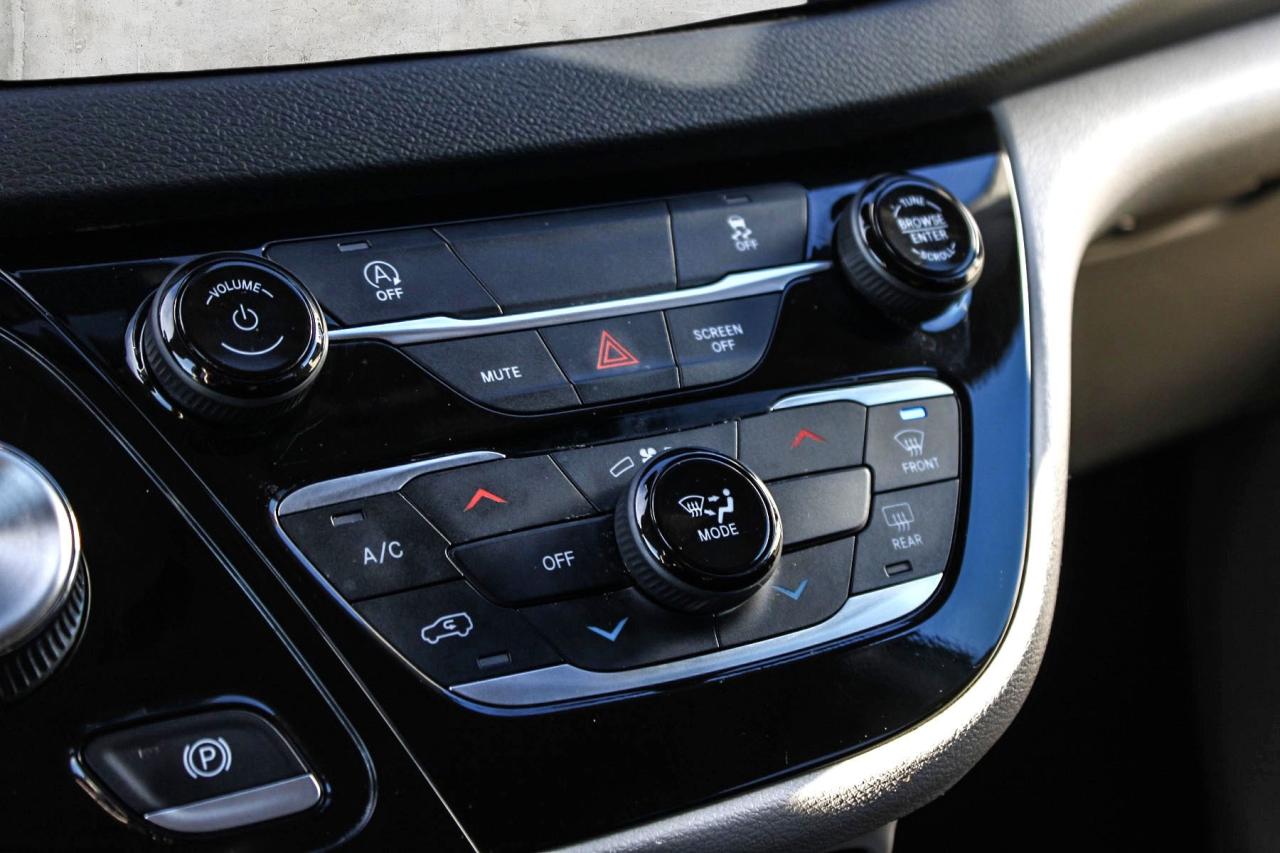 2023 Chrysler Grand Caravan SXT 2WD  SiriusXM BkpCam Photo