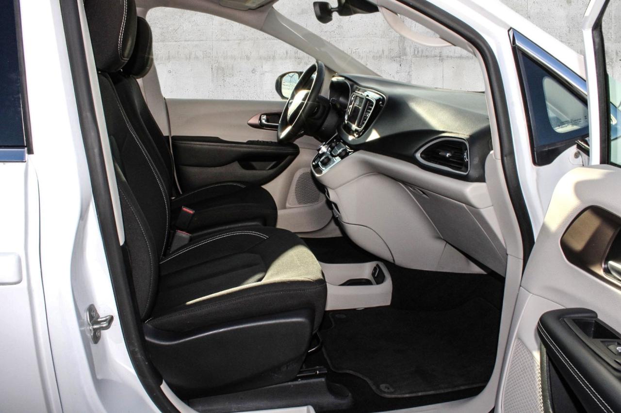 2023 Chrysler Grand Caravan SXT 2WD  SiriusXM BkpCam Photo