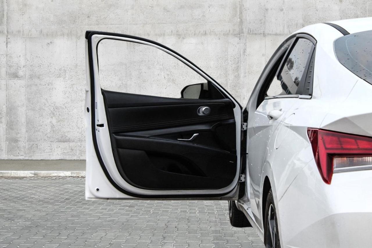 2021 Hyundai Elantra Ultimate Tech IVT Photo