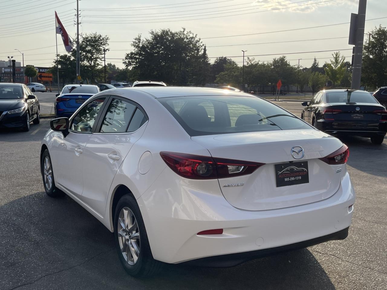 2018 Mazda MAZDA3 GS Pearl White Htd Seats / Push Start / Htd Steeri Photo