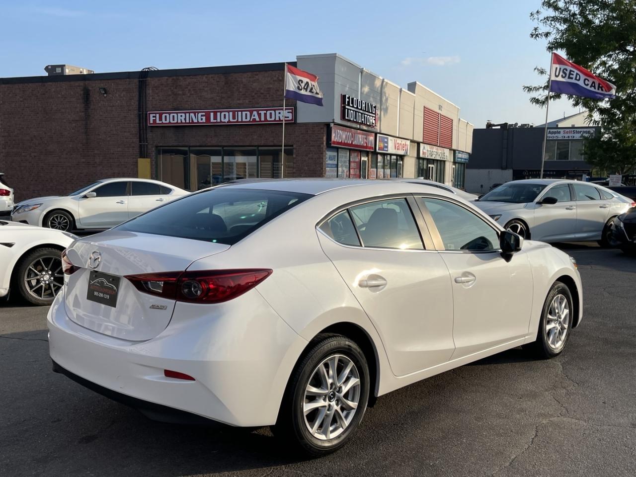 2018 Mazda MAZDA3 GS Pearl White Htd Seats / Push Start / Htd Steeri Photo4