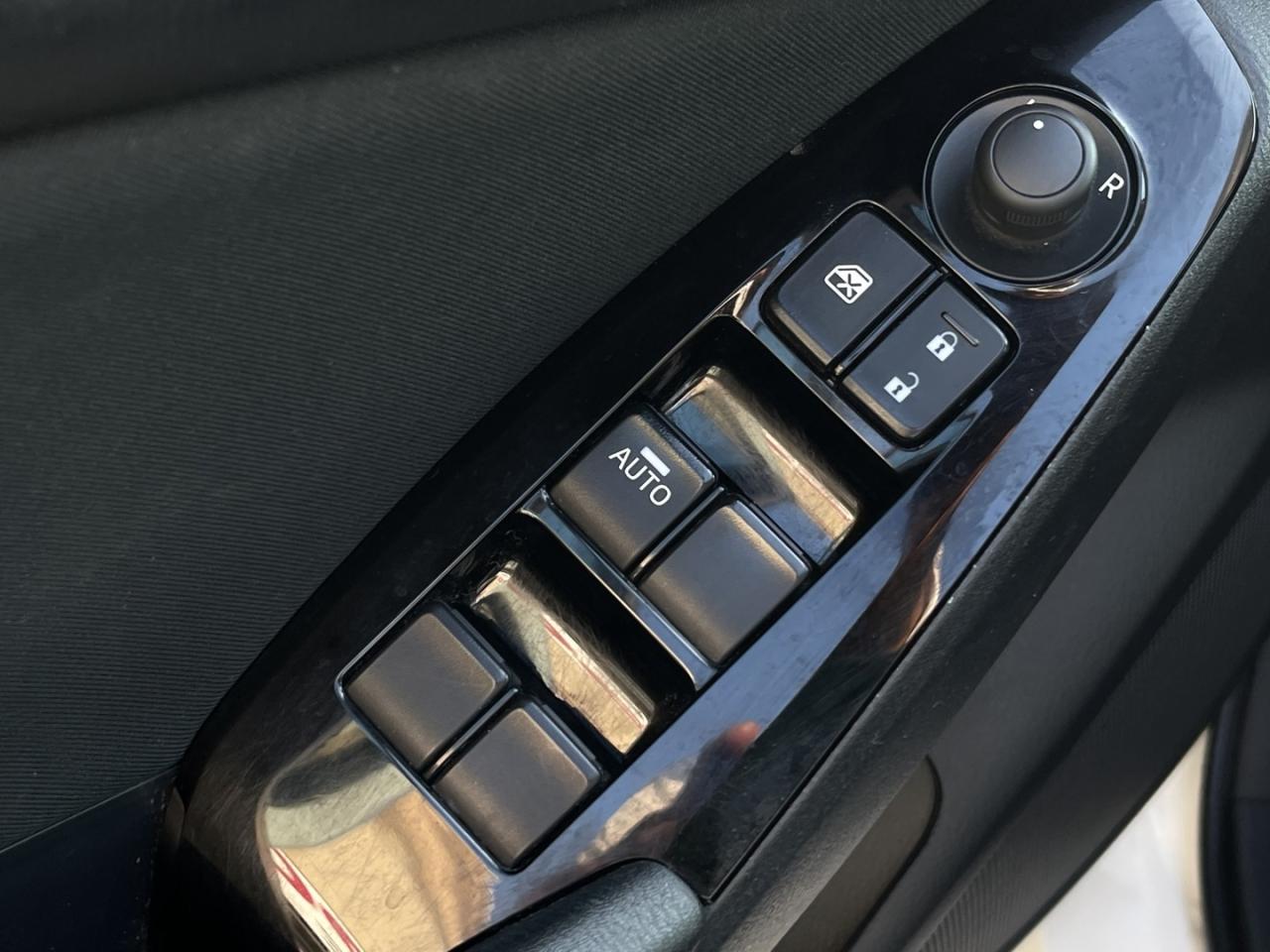 2018 Mazda MAZDA3 GS Pearl White Htd Seats / Push Start / Htd Steeri Photo