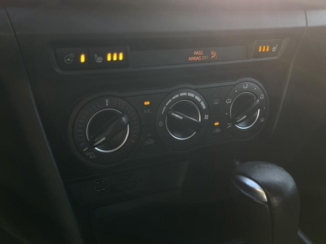 2018 Mazda MAZDA3 GS Pearl White Htd Seats / Push Start / Htd Steeri Photo