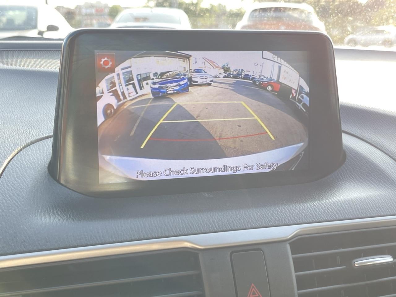 2018 Mazda MAZDA3 GS Pearl White Htd Seats / Push Start / Htd Steeri Photo