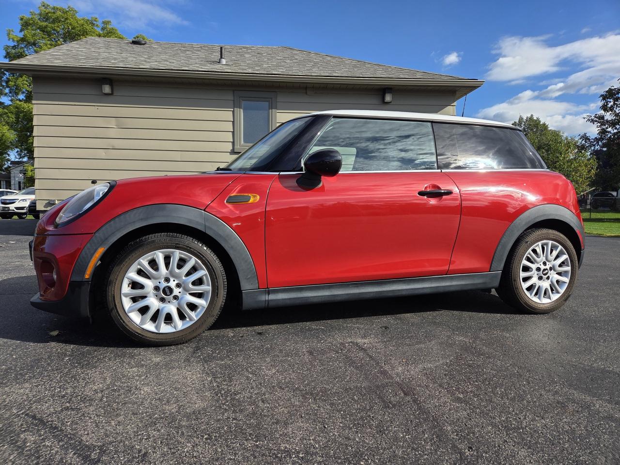 2014 MINI Cooper Hardtop 2dr Cpe, LOOKS AND DRIVES GREAT. MUST SEE! Photo