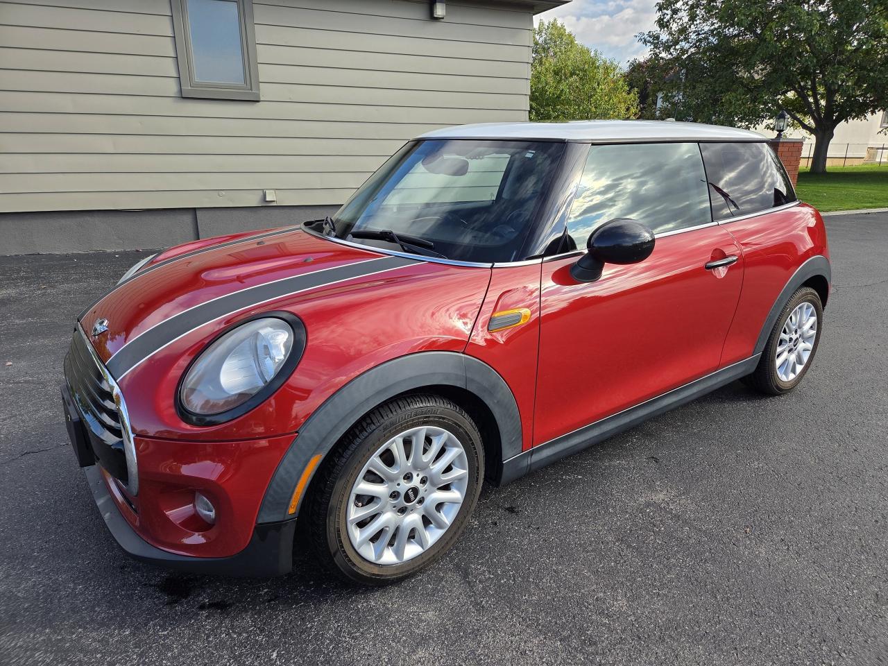 2014 MINI Cooper Hardtop 2dr Cpe, LOOKS AND DRIVES GREAT. MUST SEE! Photo