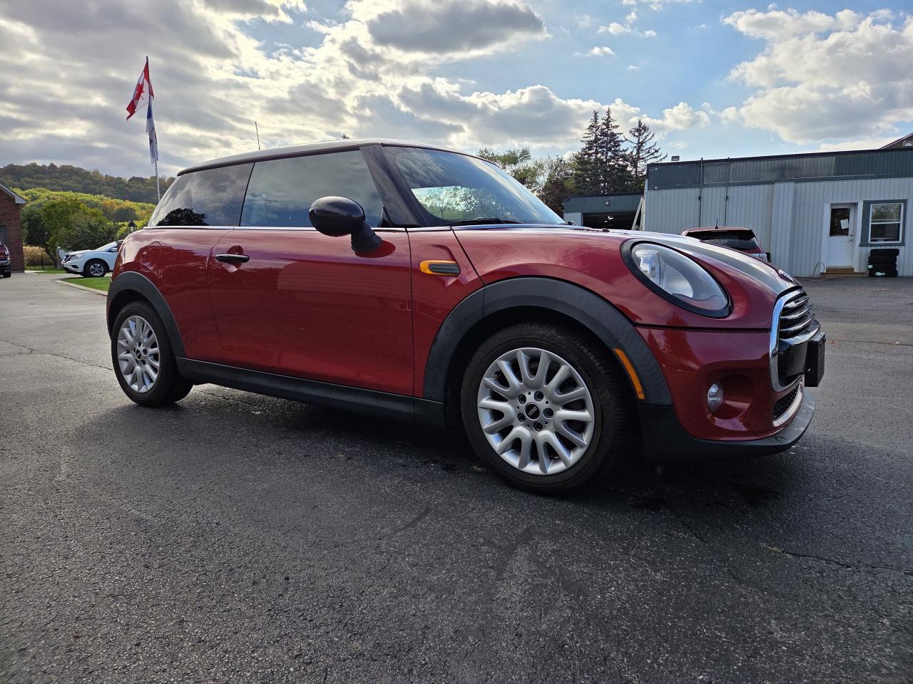 2014 MINI Cooper Hardtop 2dr Cpe, LOOKS AND DRIVES GREAT. MUST SEE! Photo