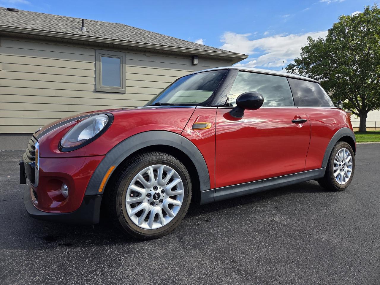 2014 MINI Cooper Hardtop 2dr Cpe, LOOKS AND DRIVES GREAT. MUST SEE! Photo