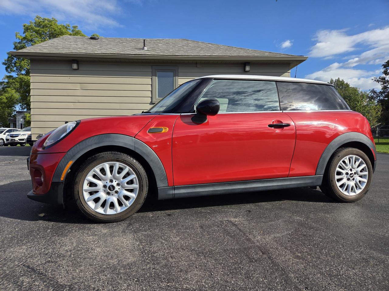 2014 MINI Cooper Hardtop 2dr Cpe, LOOKS AND DRIVES GREAT. MUST SEE! Photo