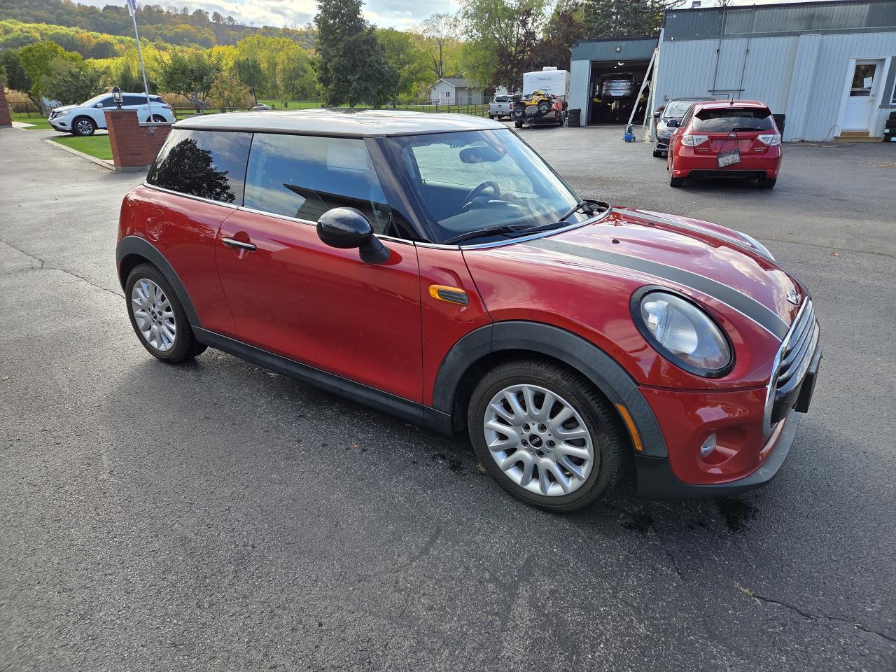 2014 MINI Cooper Hardtop 2dr Cpe, LOOKS AND DRIVES GREAT. MUST SEE! Photo