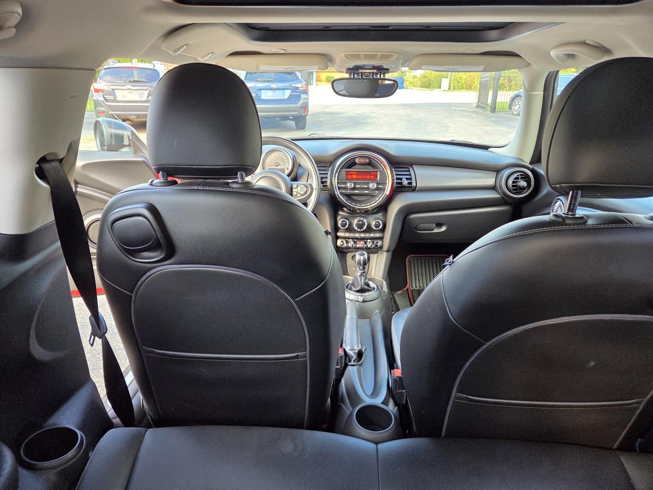 2014 MINI Cooper Hardtop 2dr Cpe, LOOKS AND DRIVES GREAT. MUST SEE! Photo