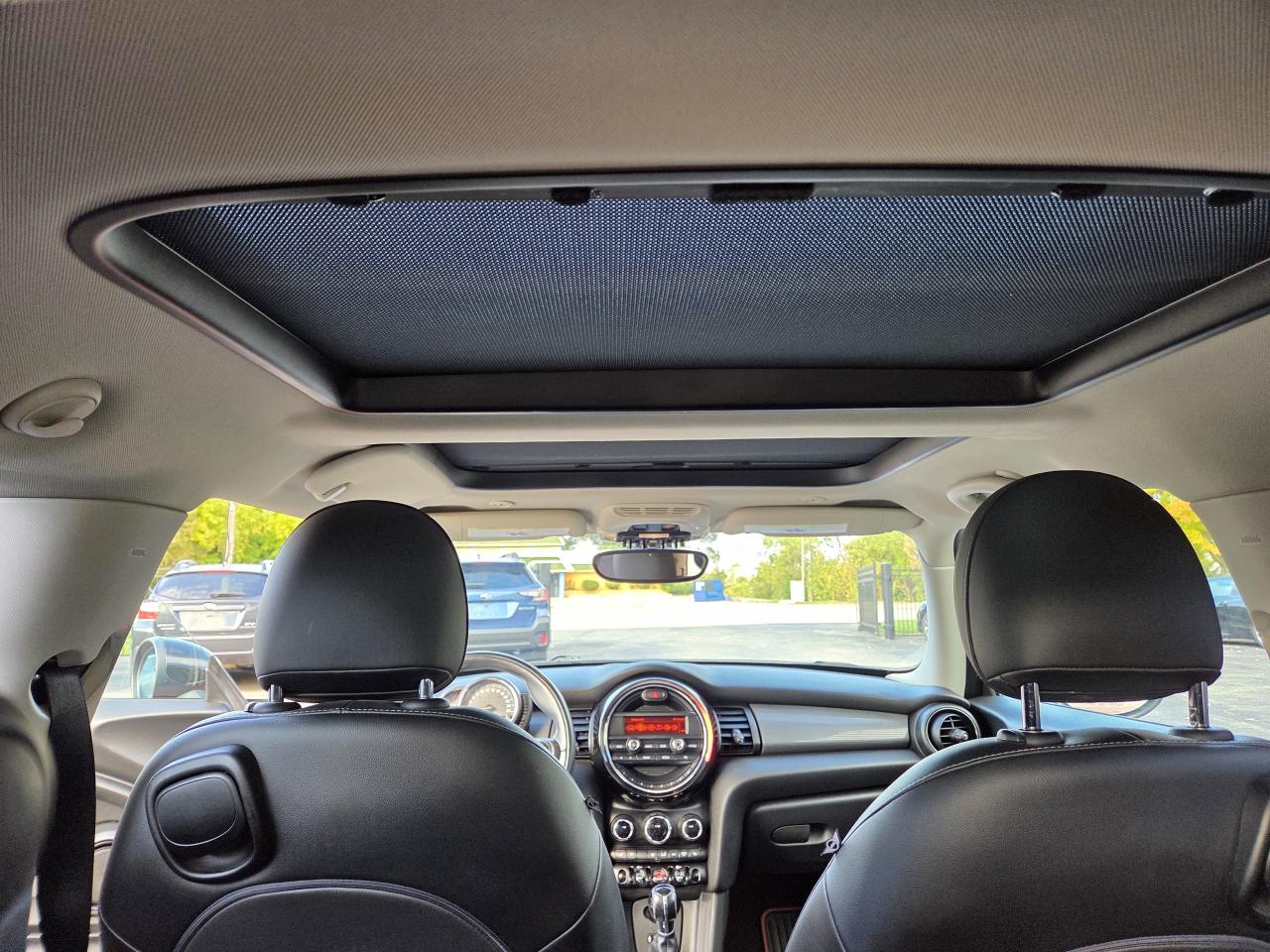 2014 MINI Cooper Hardtop 2dr Cpe, LOOKS AND DRIVES GREAT. MUST SEE! Photo